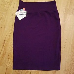 NWT size medium lularoe cassie skirt solid purple